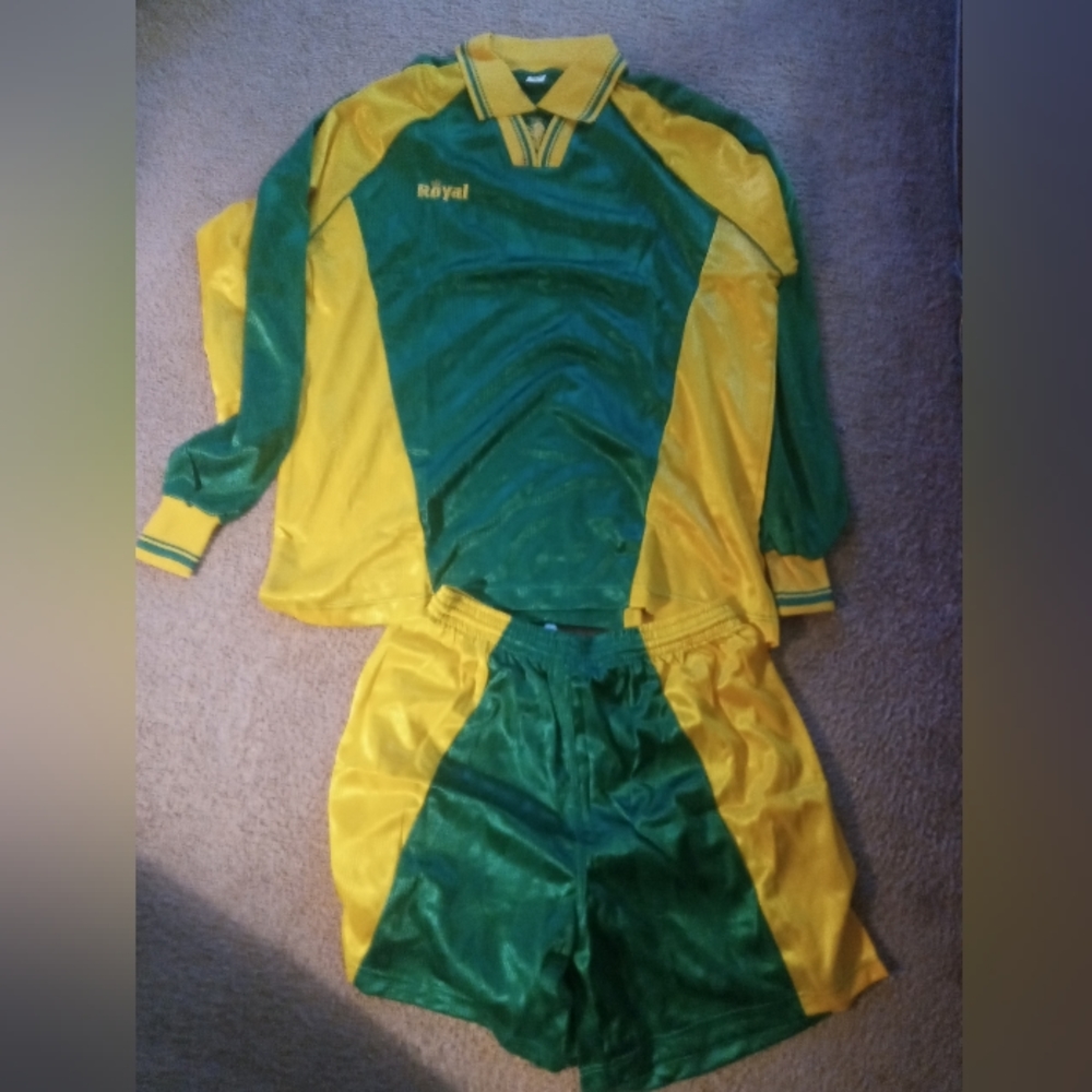Mens Royal Lion athletic two piece short set size large New